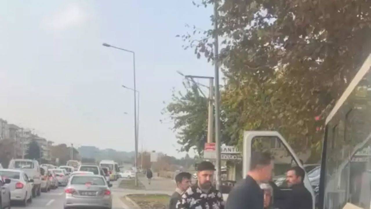 Bursa’da trafikte tabanca dehşeti: Otobüs şoförüne silah çekti!